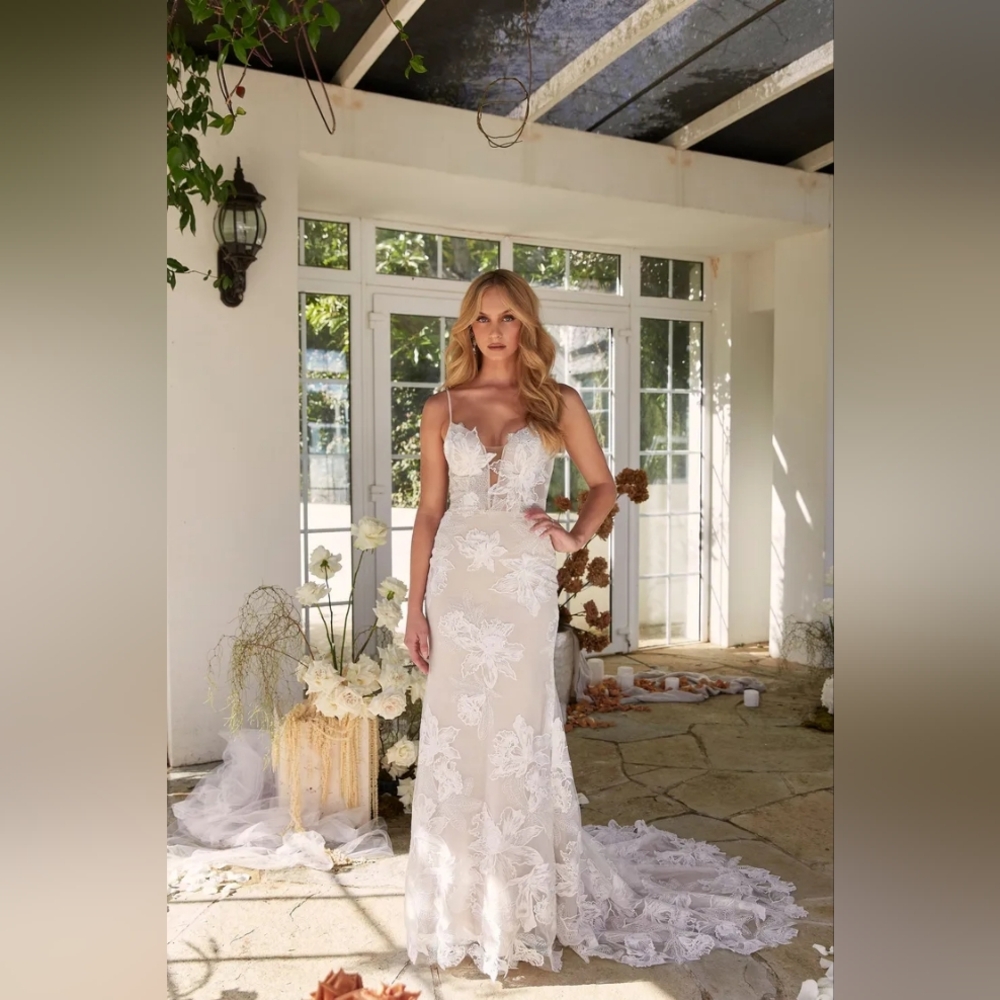 Oversized Floral Lace Sheath Wedding Dress